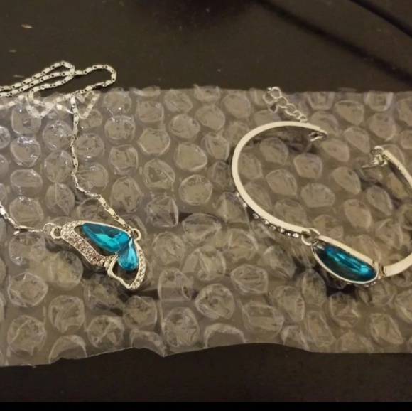 Jewelry Set - Picture 4 of 7